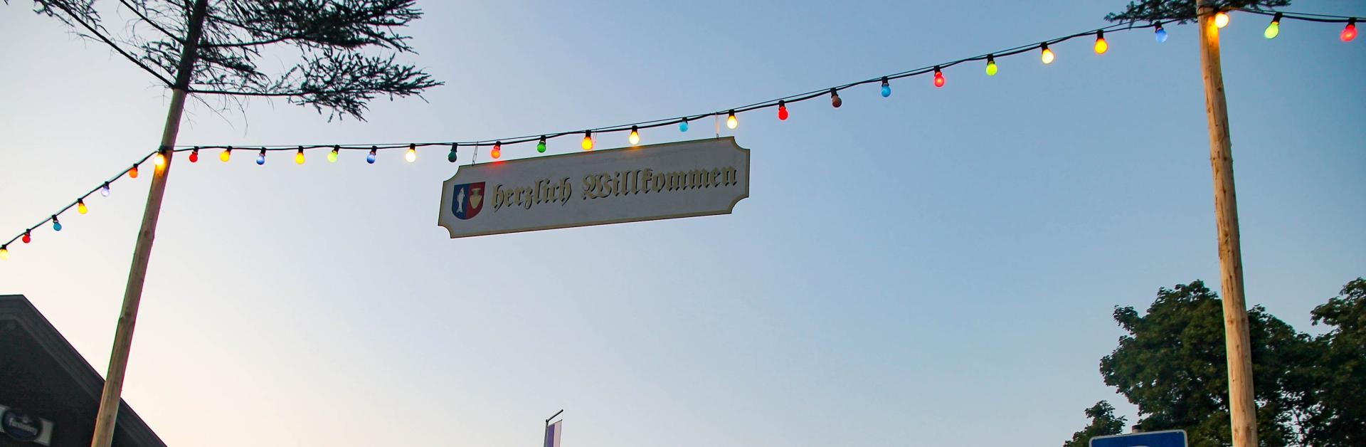 Willkommensschild beim Ruster Straßenfest