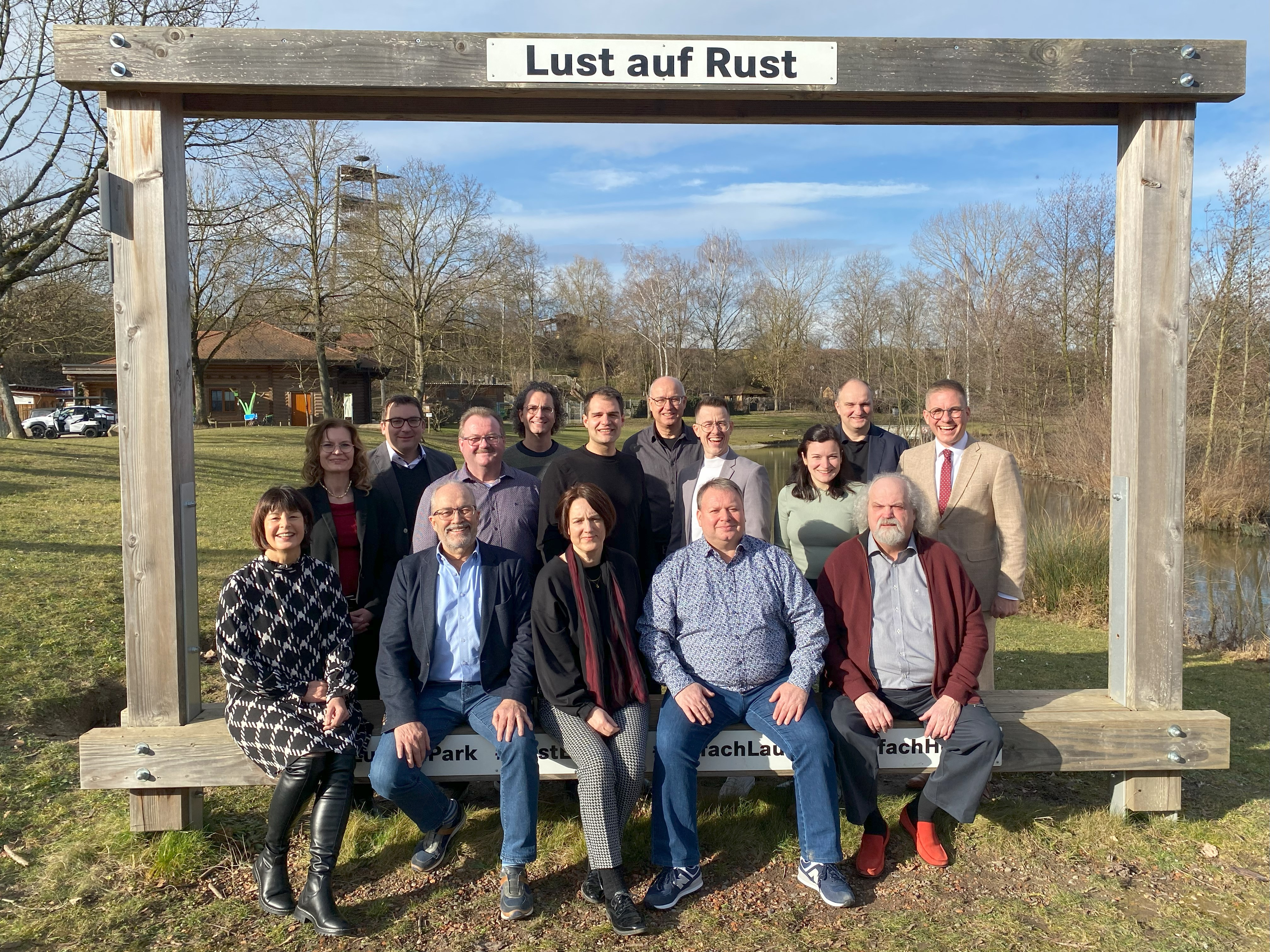 Gruppenfoto des am 09. Juni 2024 neu gewählten Gemeinderates mit Bürgermeister Kai A